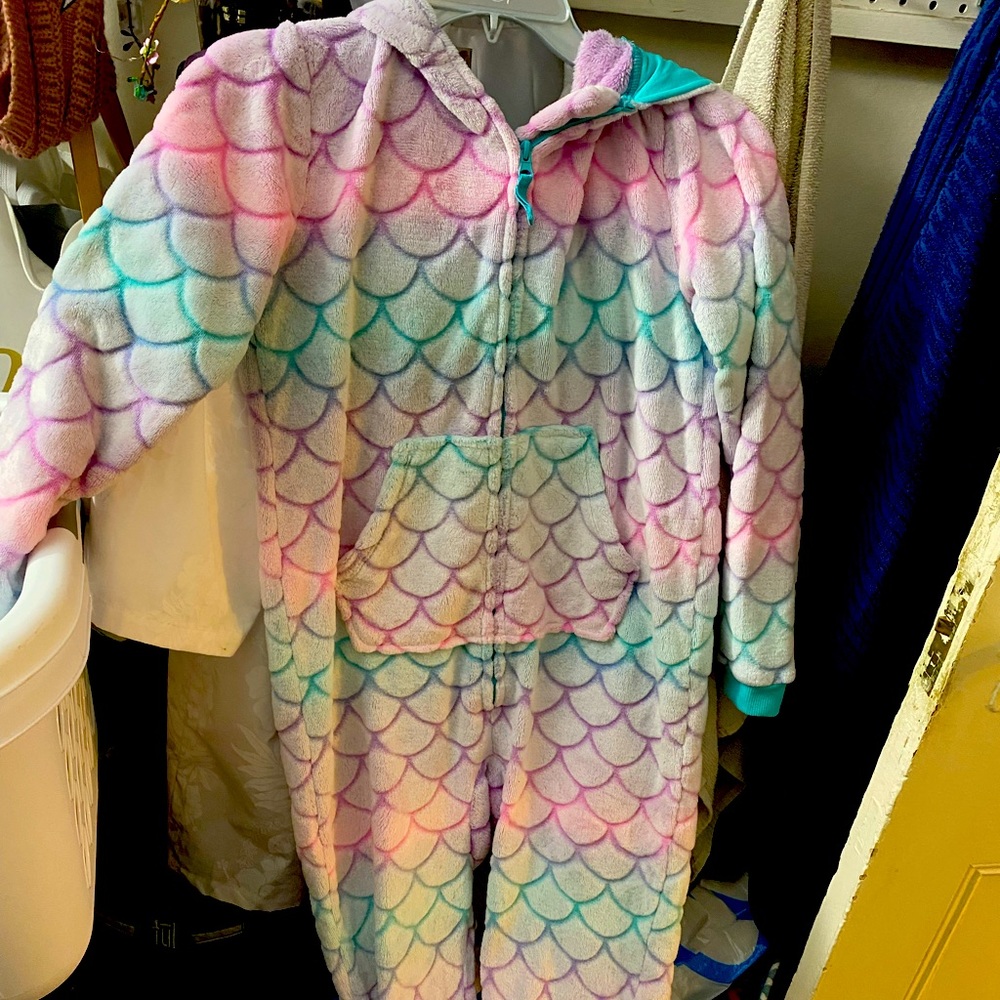 Girls mermaid onesie. Size 14/16. Never worn.